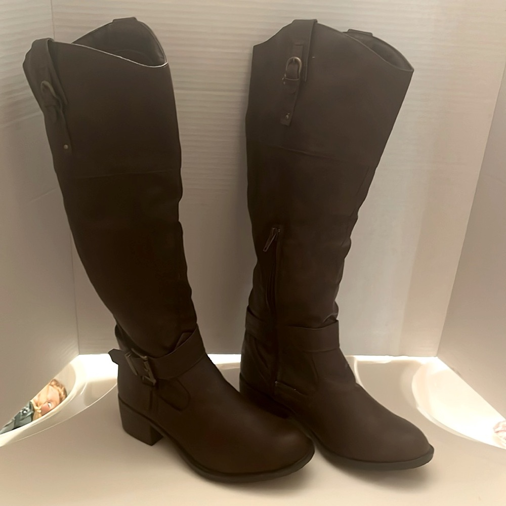 NWOT Buckled Brown Man Made Upper 17 Inch Boots